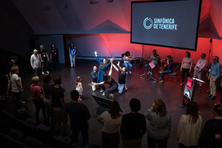 Presentación de danza en teatro con público